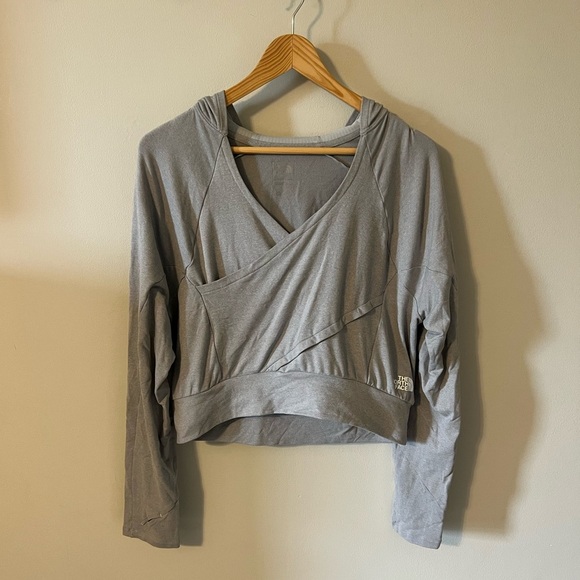 The North Face Women’s Gray Motivation Cropped Wrap Sweater Hoodie Size Medium - Picture 1 of 8